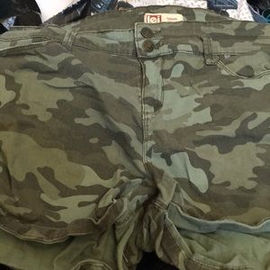 FINAL MARKDOWN Juniors’ l.e.i. Tatum Shorts (15)